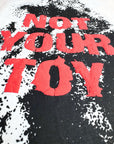 NOT YOUR TOY SPRAY SLEEVE WHITE TEE