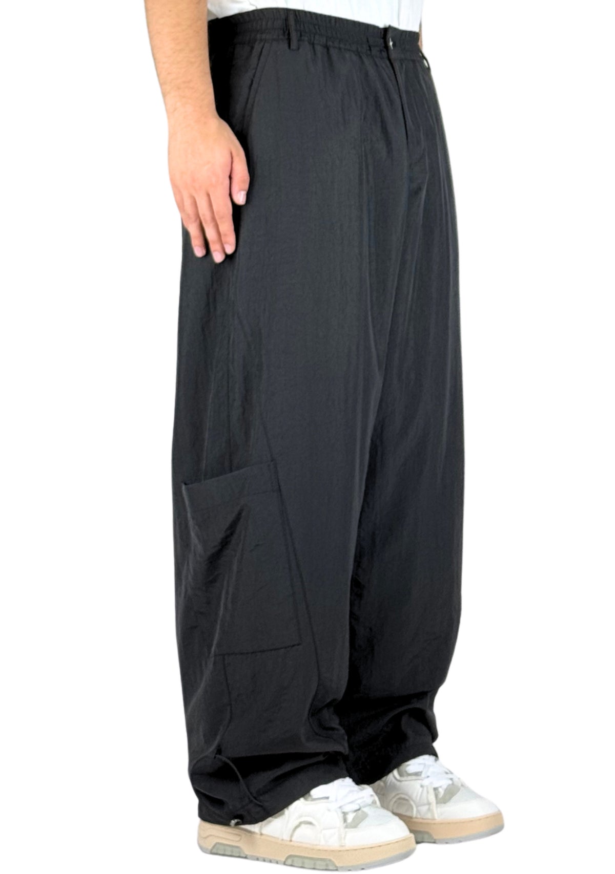 BLACK PARACHUTE PANTS