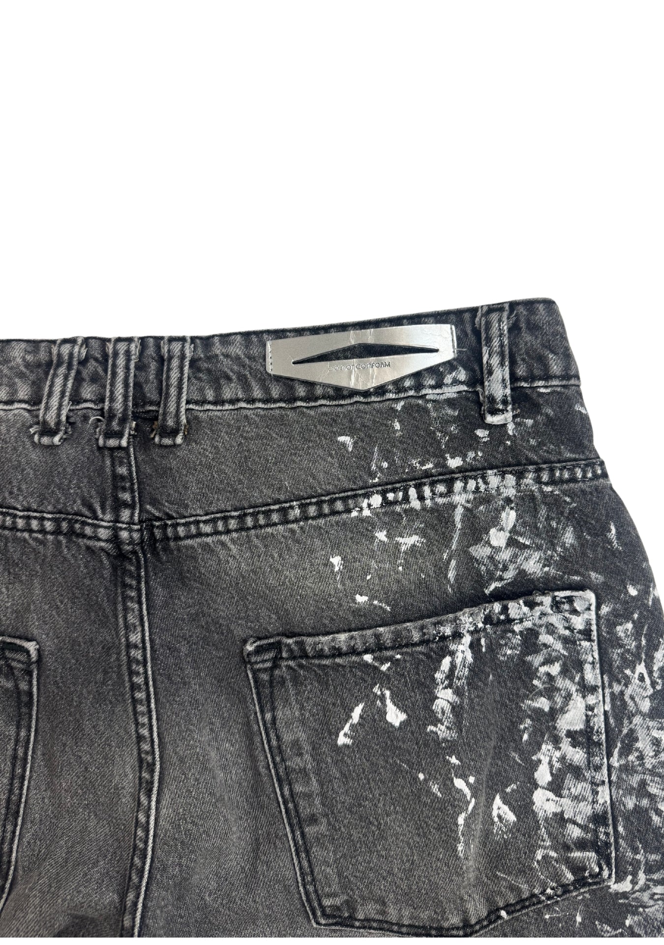 BLACK WASH PAINTING ZIP SHORTS