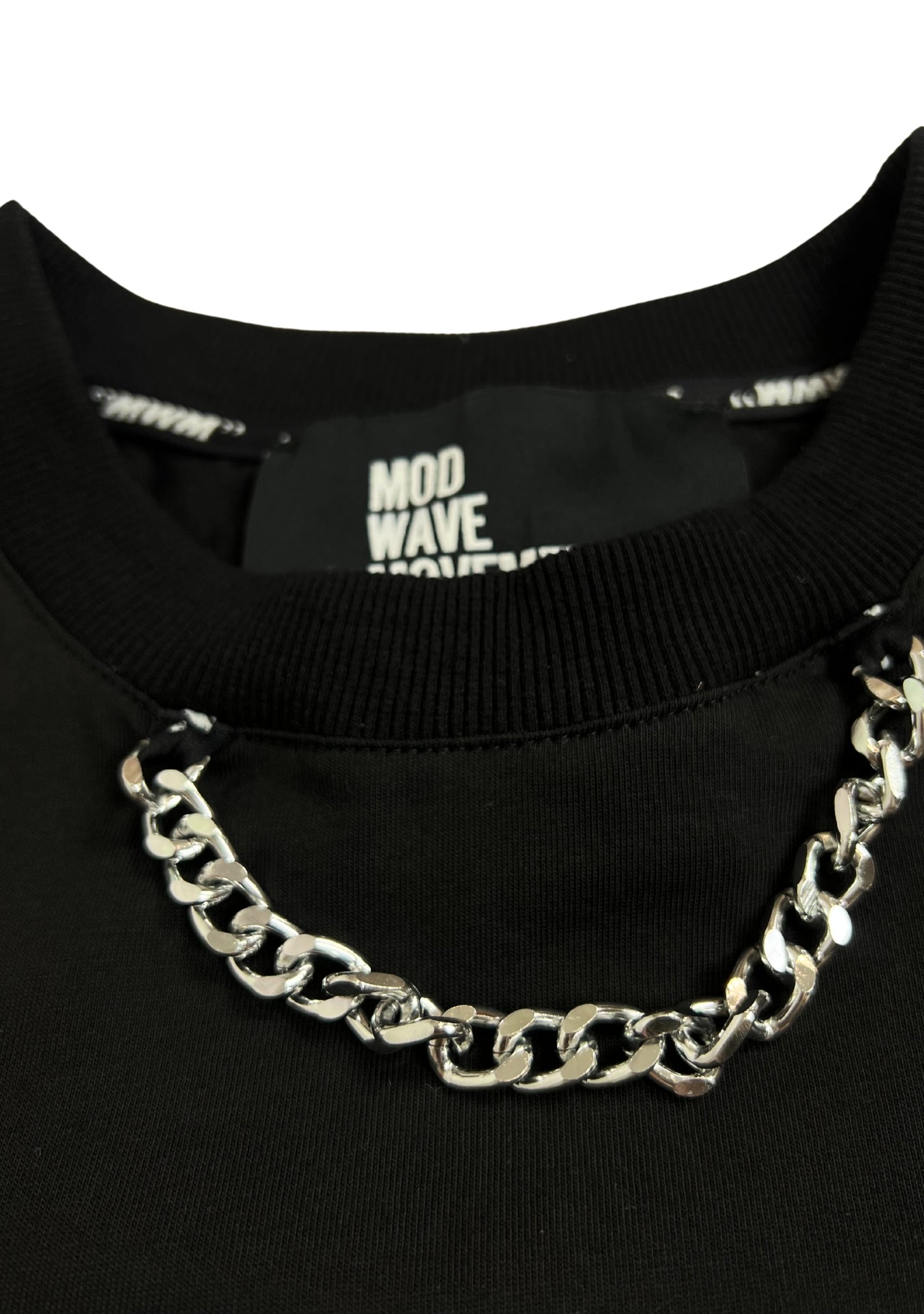 BLACK CHAIN TEE