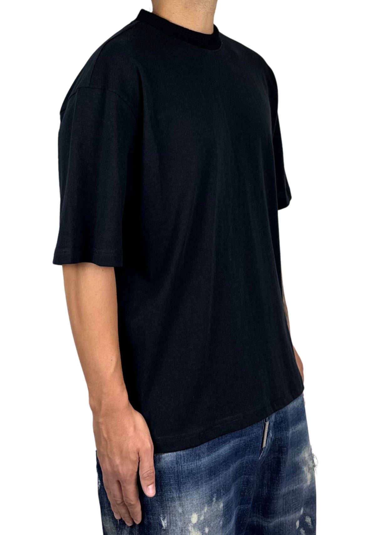 BLACK ZIPPED TEE