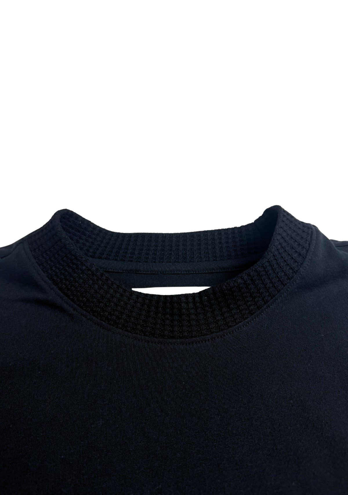 BLACK ZIPPED TEE