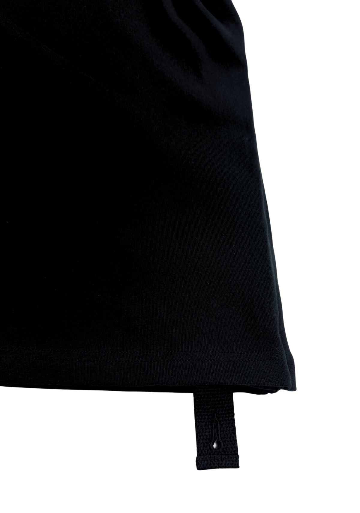 BLACK ZIPPED TEE