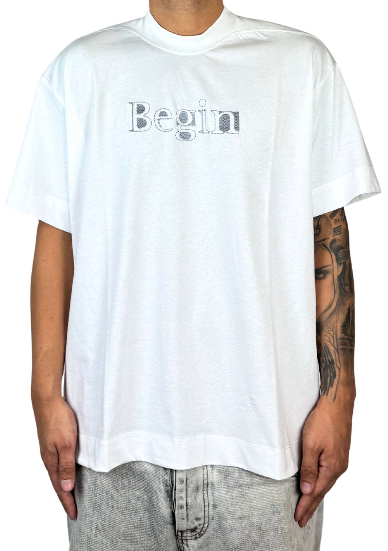 BEGIN WHITE TEE
