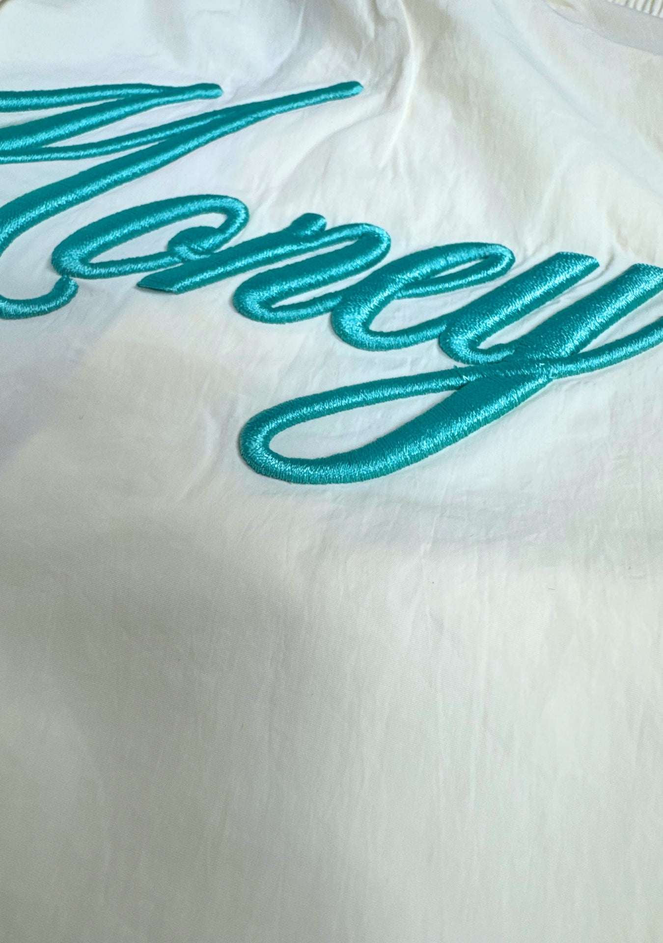 CREAM SCRIPT SHORTS