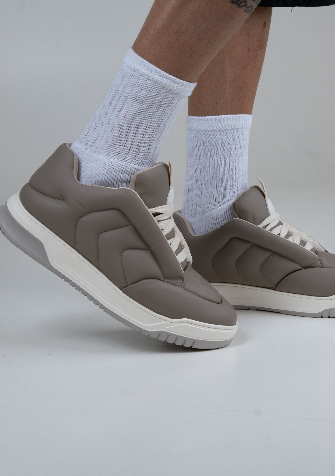 TAUPE BARGE PUF