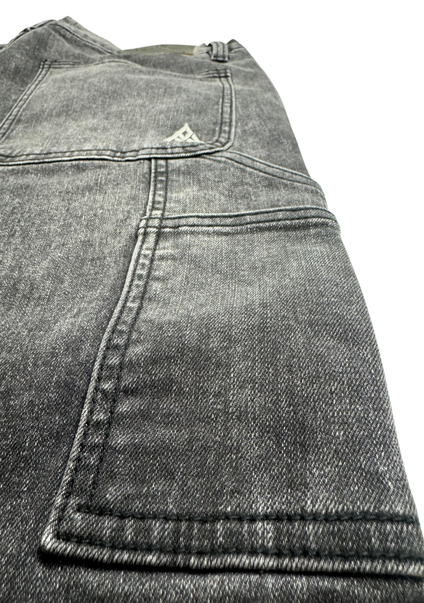 DIAMOND CARPENTER BLACK