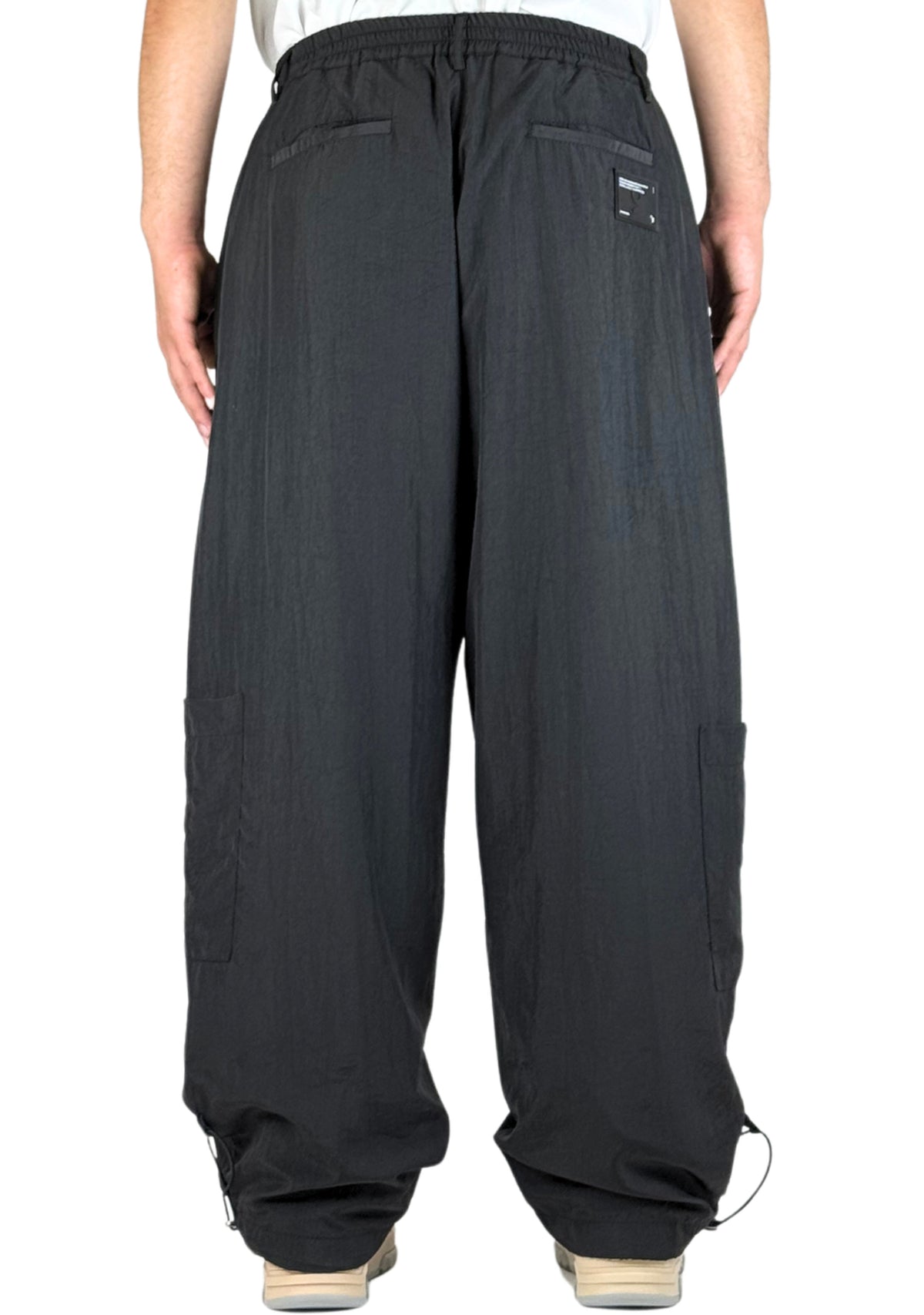 BLACK PARACHUTE PANTS