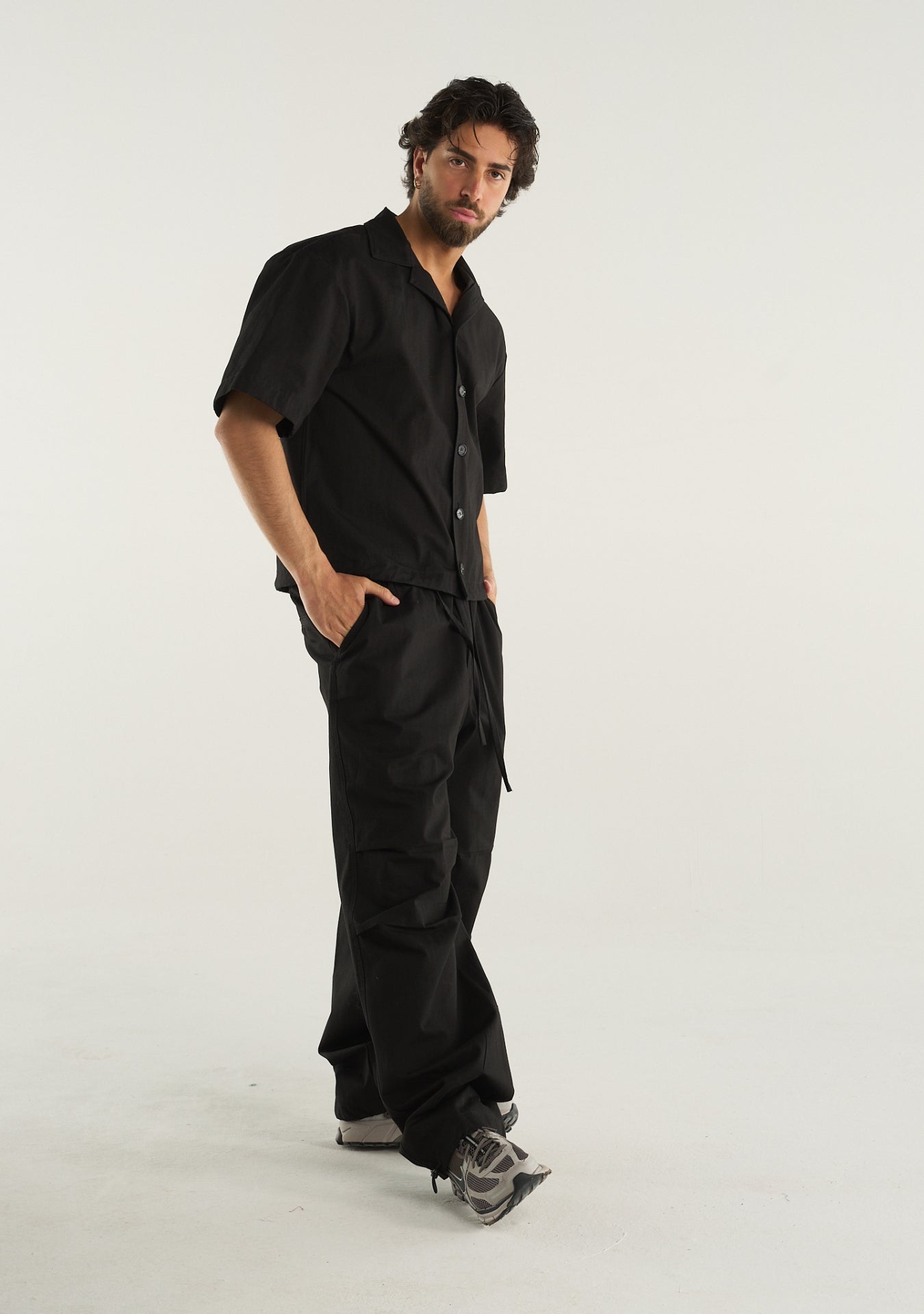 BLACK CROPPED RIPSTOP SHIRT