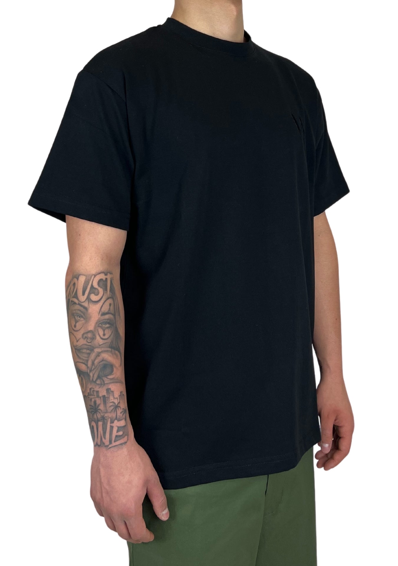 BLACK EMBROID T-SHIRT