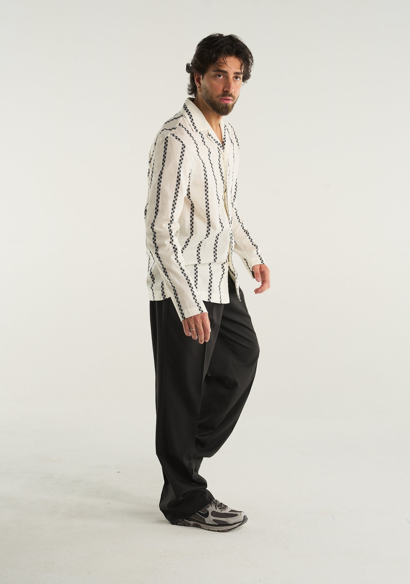 BLACK VERTICAL STRIPE SHIRT