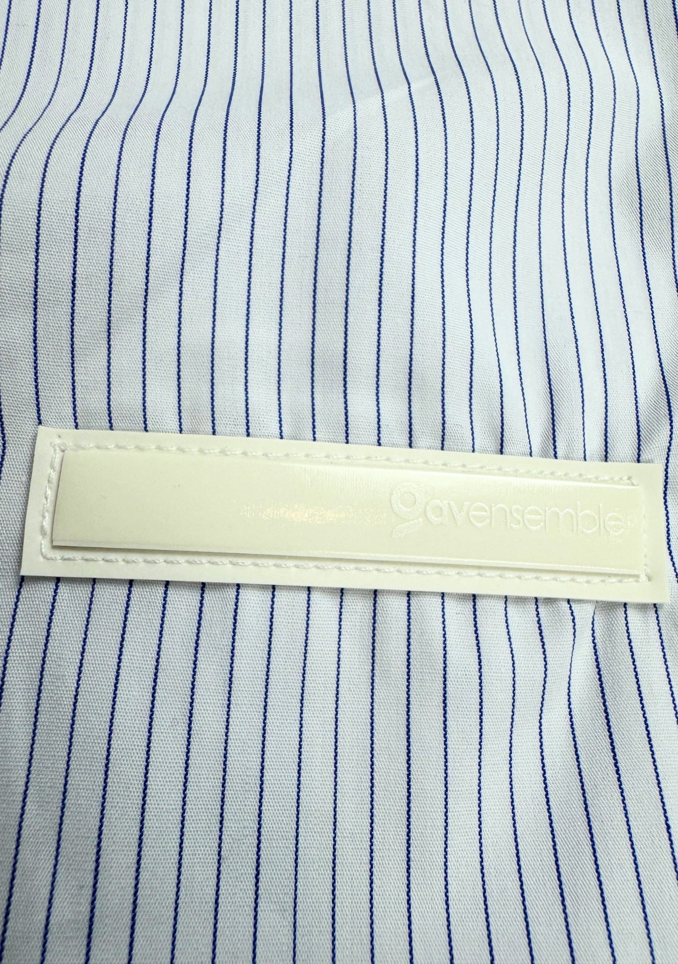 WHITE NECK PATCH SHIRT