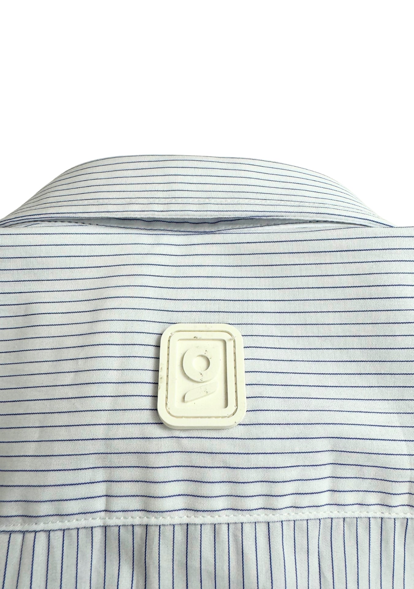 WHITE NECK PATCH SHIRT