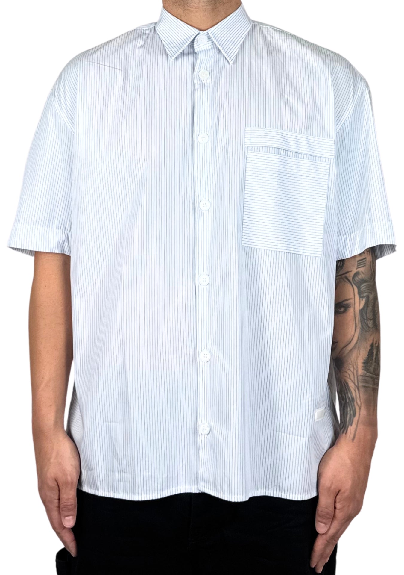 WHITE NECK PATCH SHIRT