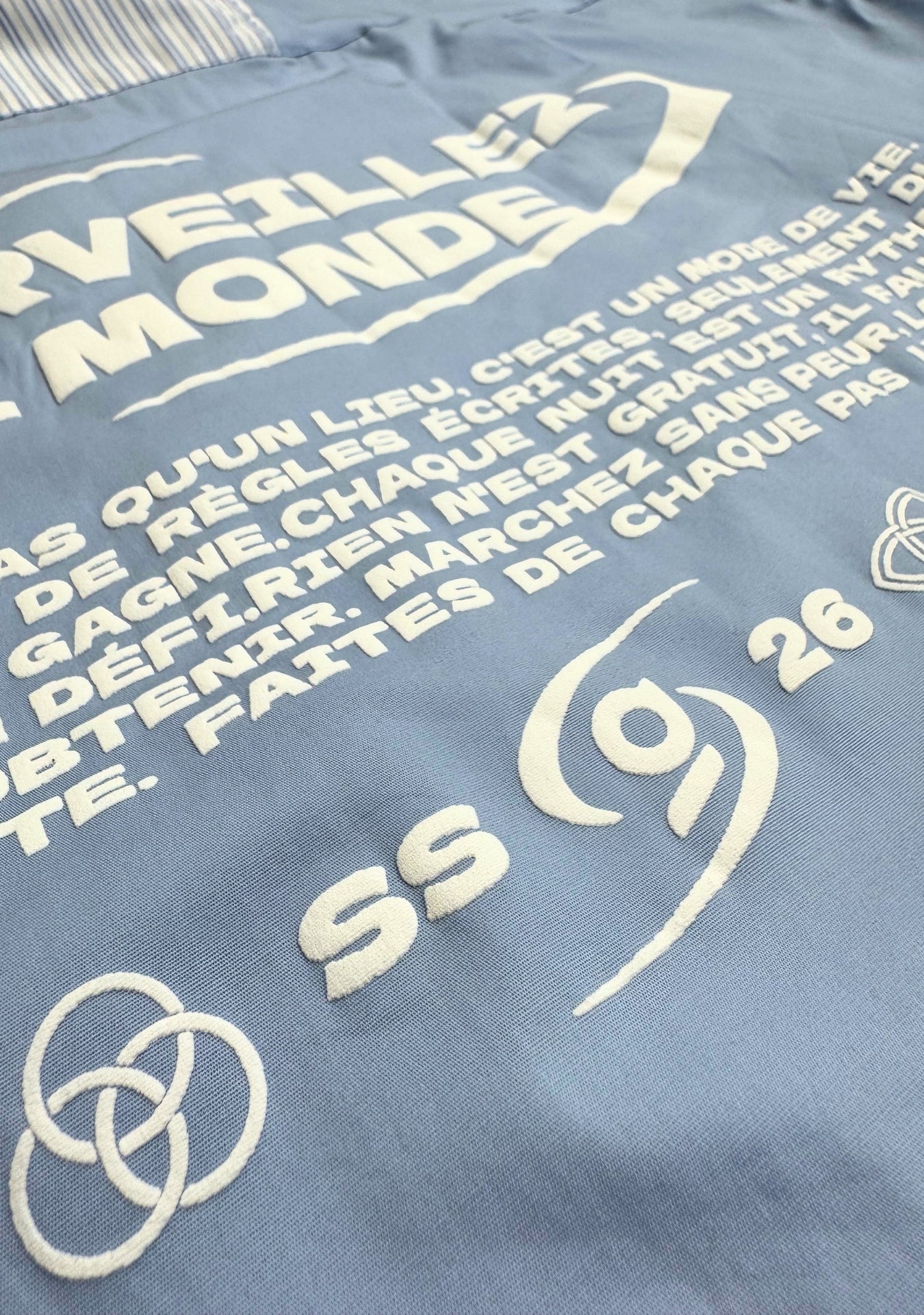 LIGHT BLUE EMERVEILLEZ LE MONDE SHIRT