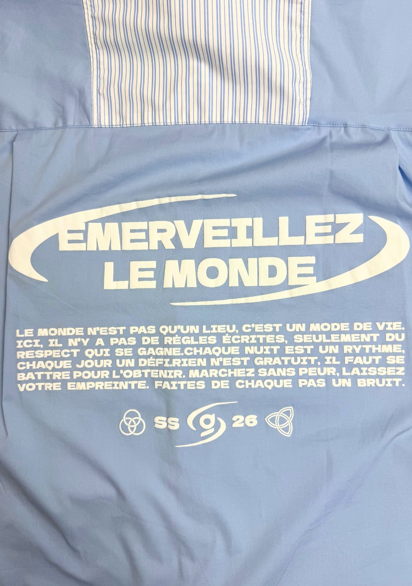 LIGHT BLUE EMERVEILLEZ LE MONDE SHIRT