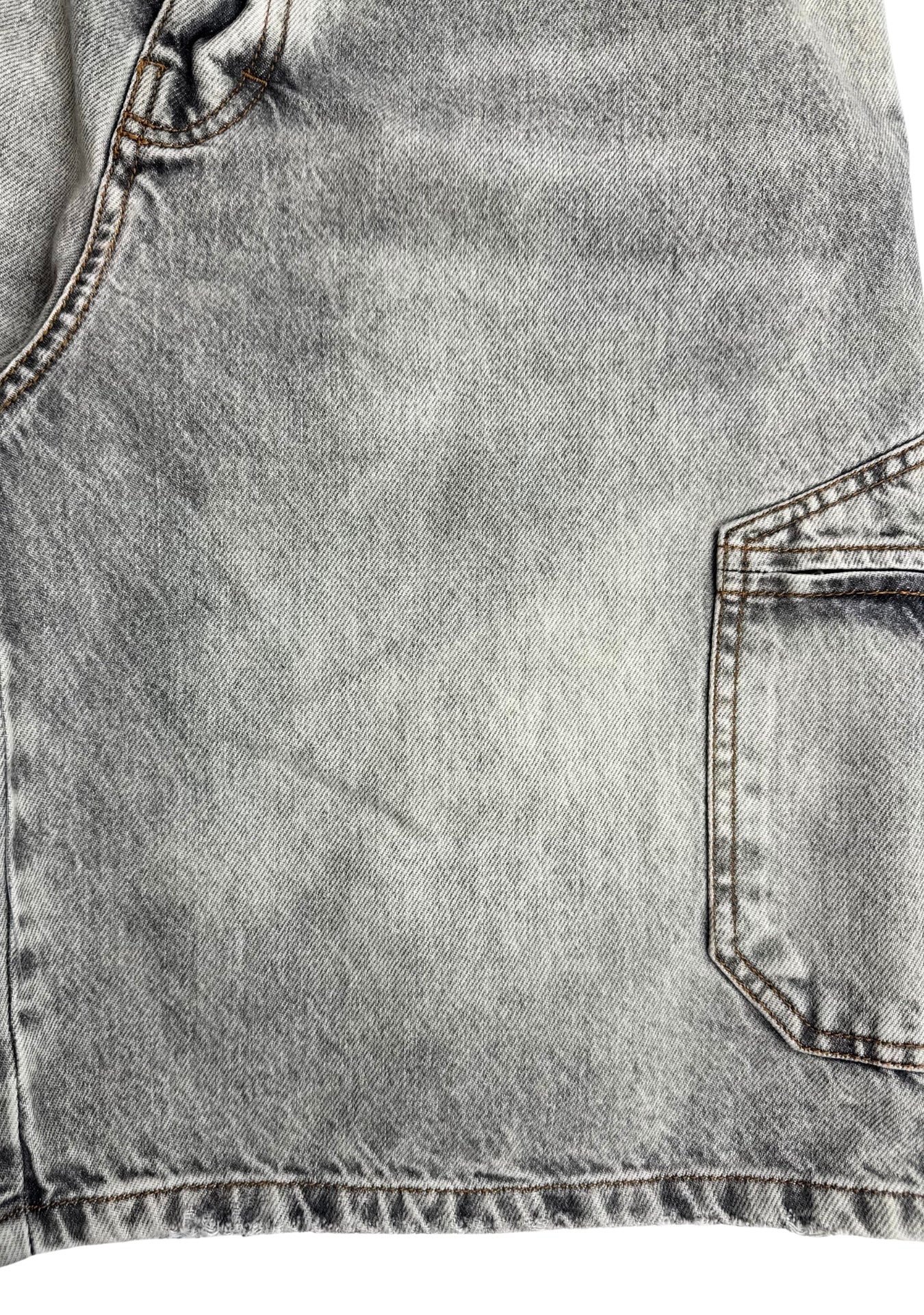 GREY LIGHT WASH CARGO SHORTS