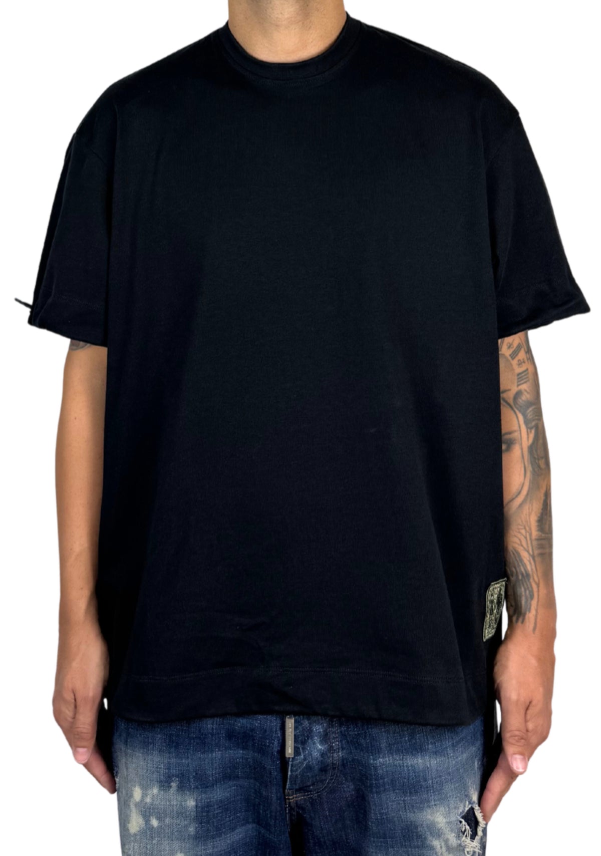 BLACK ESSENTIAL LABEL TEE