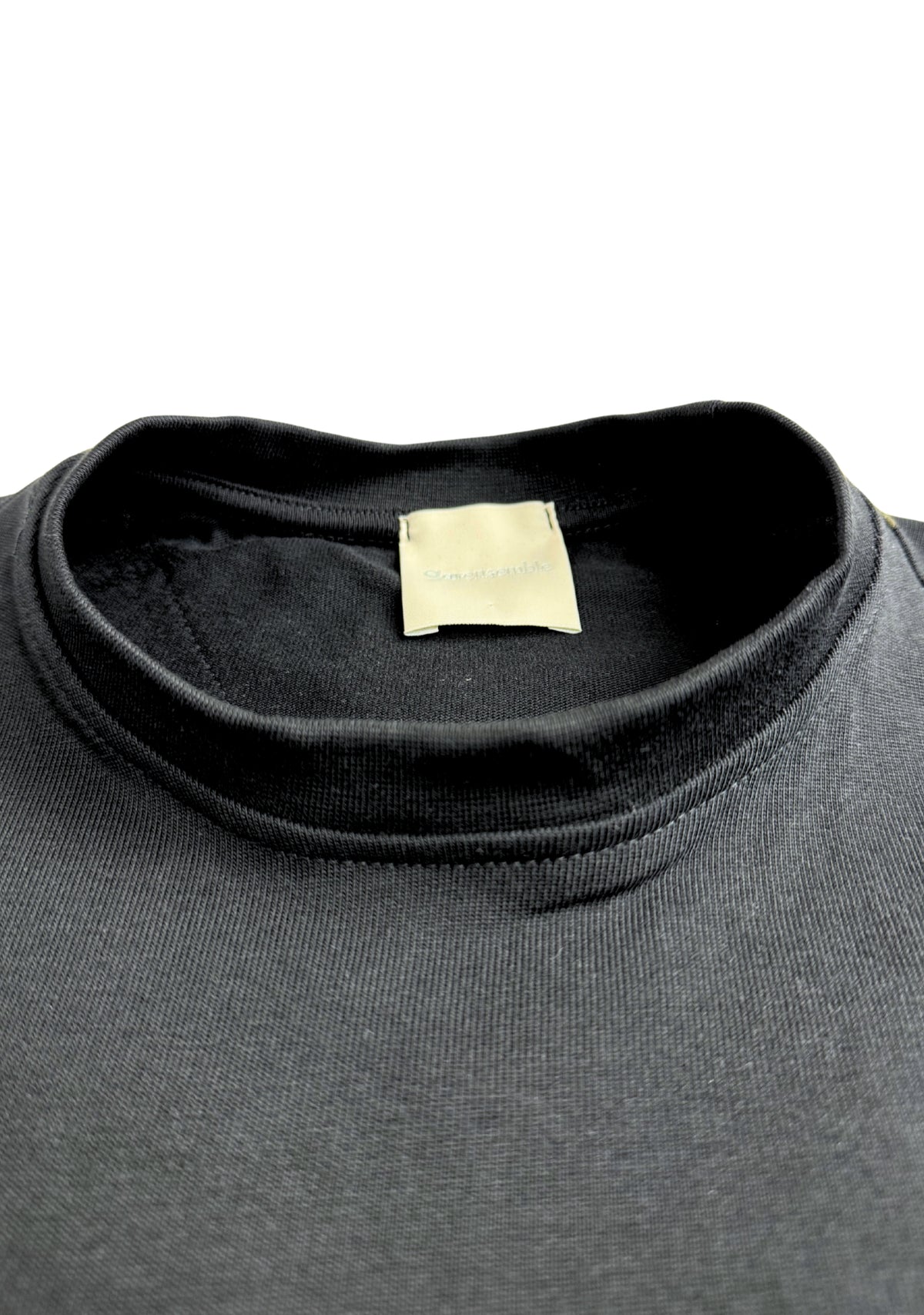 BLACK ESSENTIAL LABEL TEE
