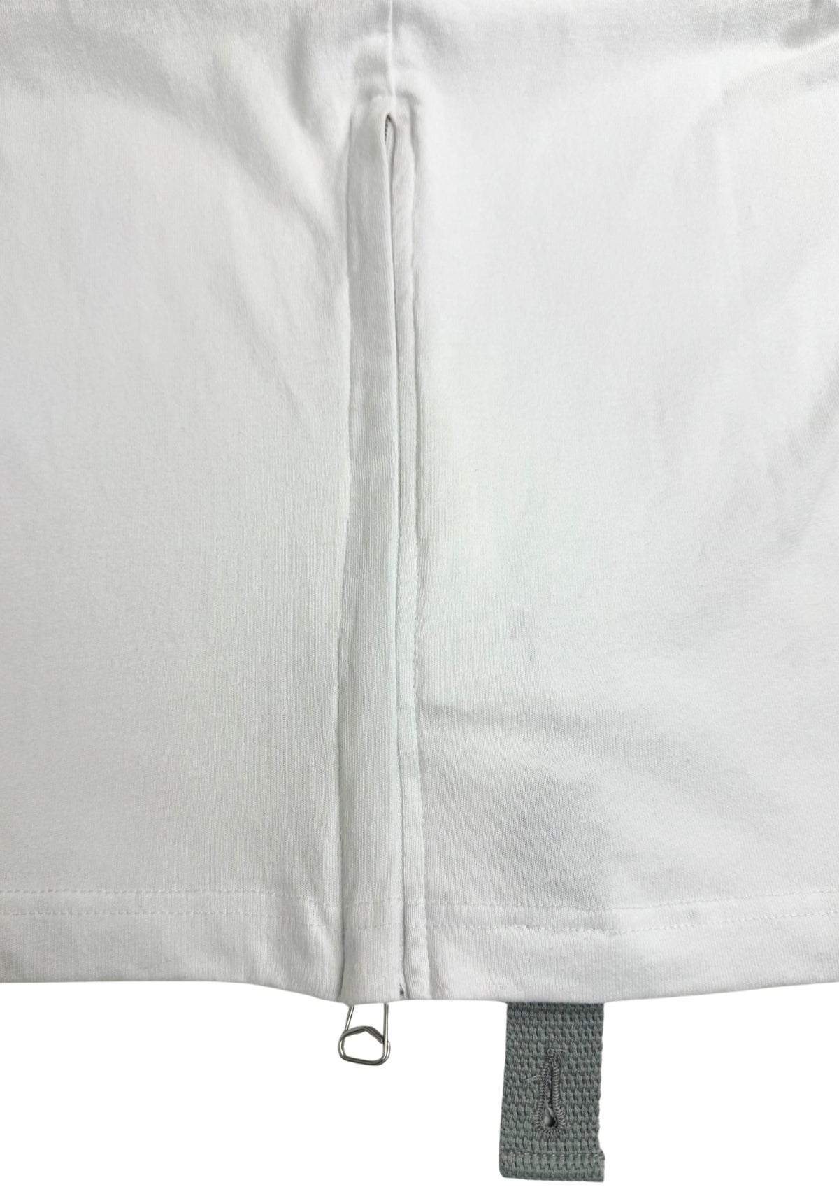 WHITE ZIPPED TEE