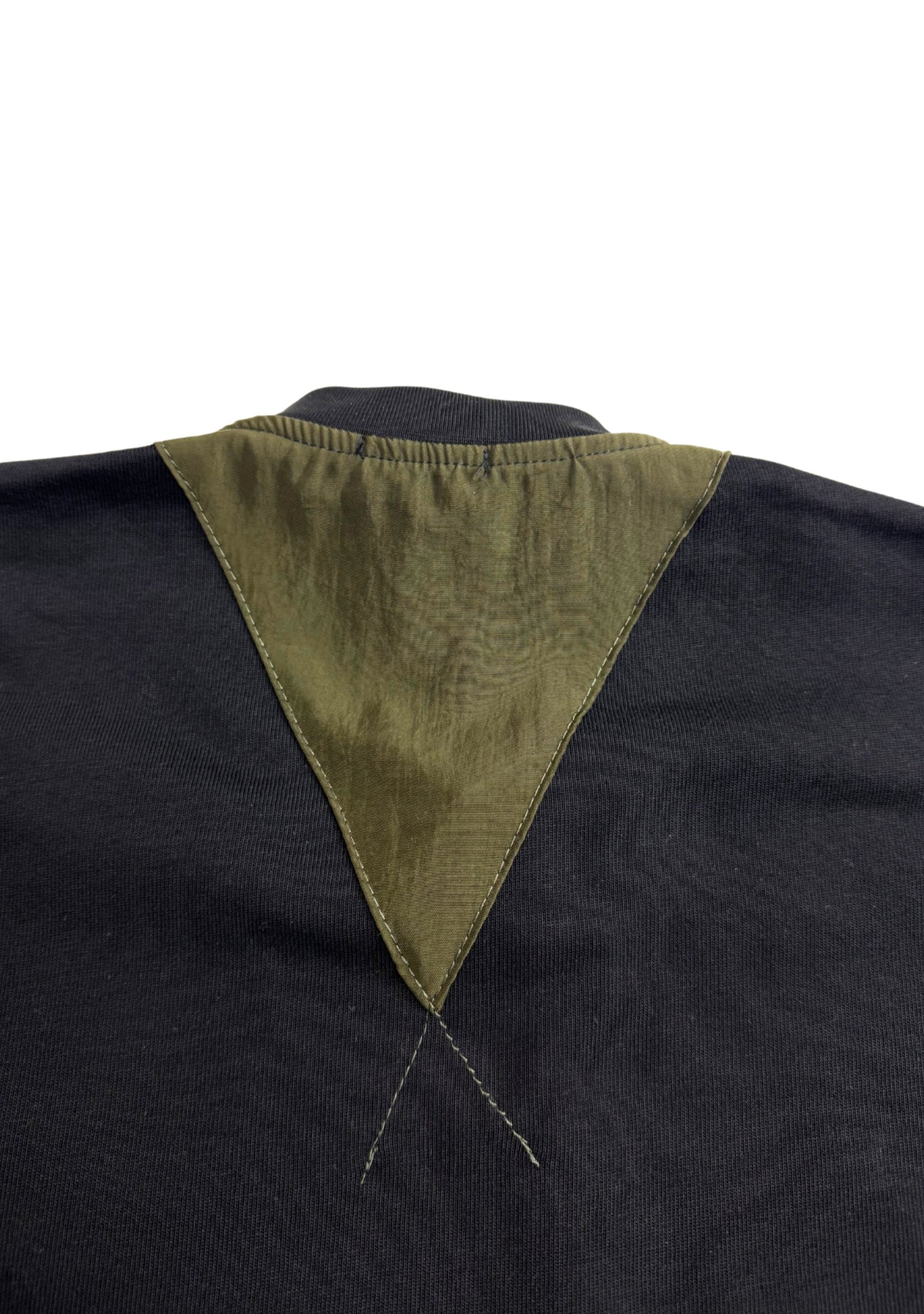 BLACK ESSENTIAL LABEL TEE