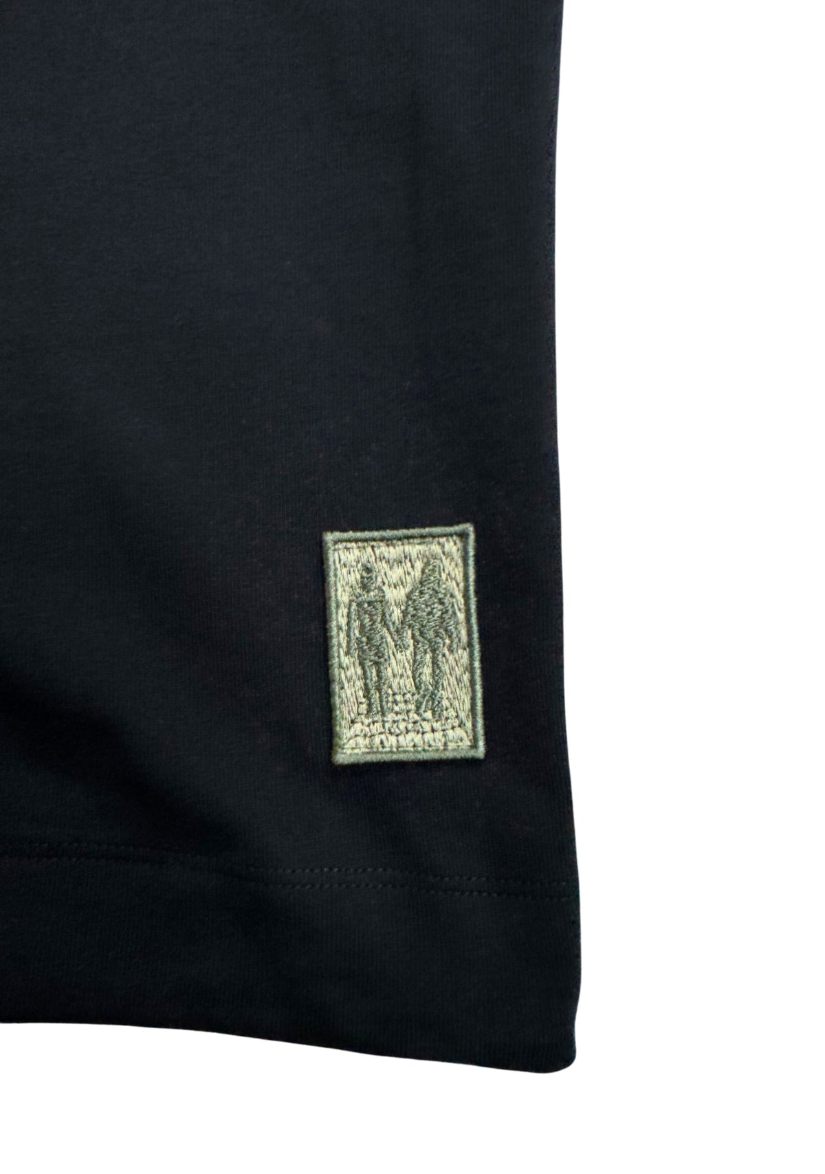 BLACK ESSENTIAL LABEL TEE