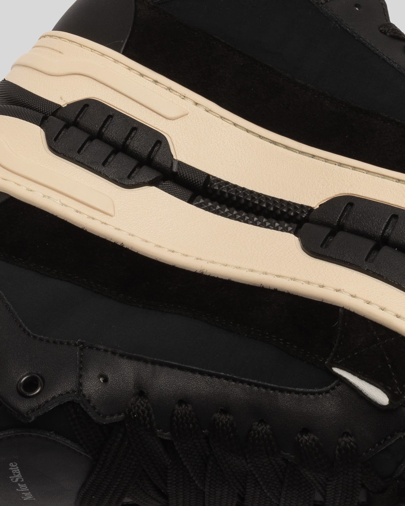 SANTHA MODEL 1 CUT SPORTY BLACK