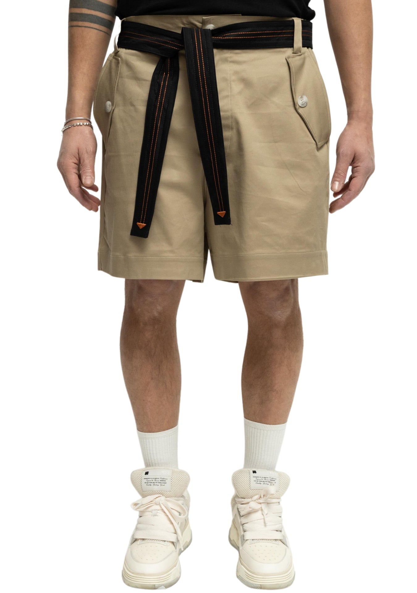 ARROW BELT BEIGE SHORTS